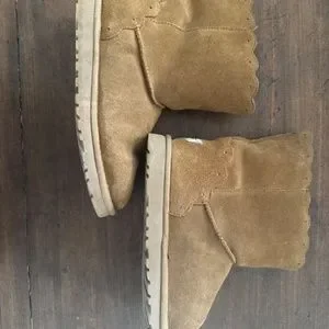 UGG | Shoes | Scalloped Uggs | Poshmark